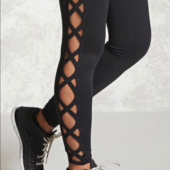 Cross Cross Ladder Leggings - Picture 2 of 4
